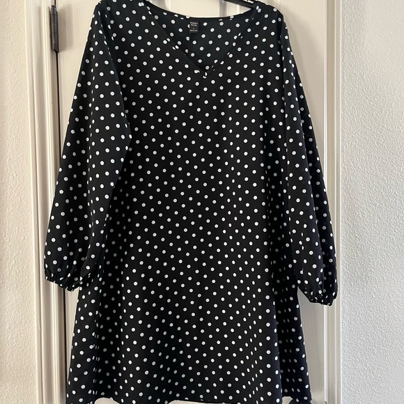 Emery Rose black with white polkadots all over.  Fun, worn twice.  Size large - Picture 2 of 4
